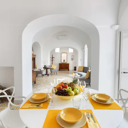Estate4home - Field Ποζιτάνο